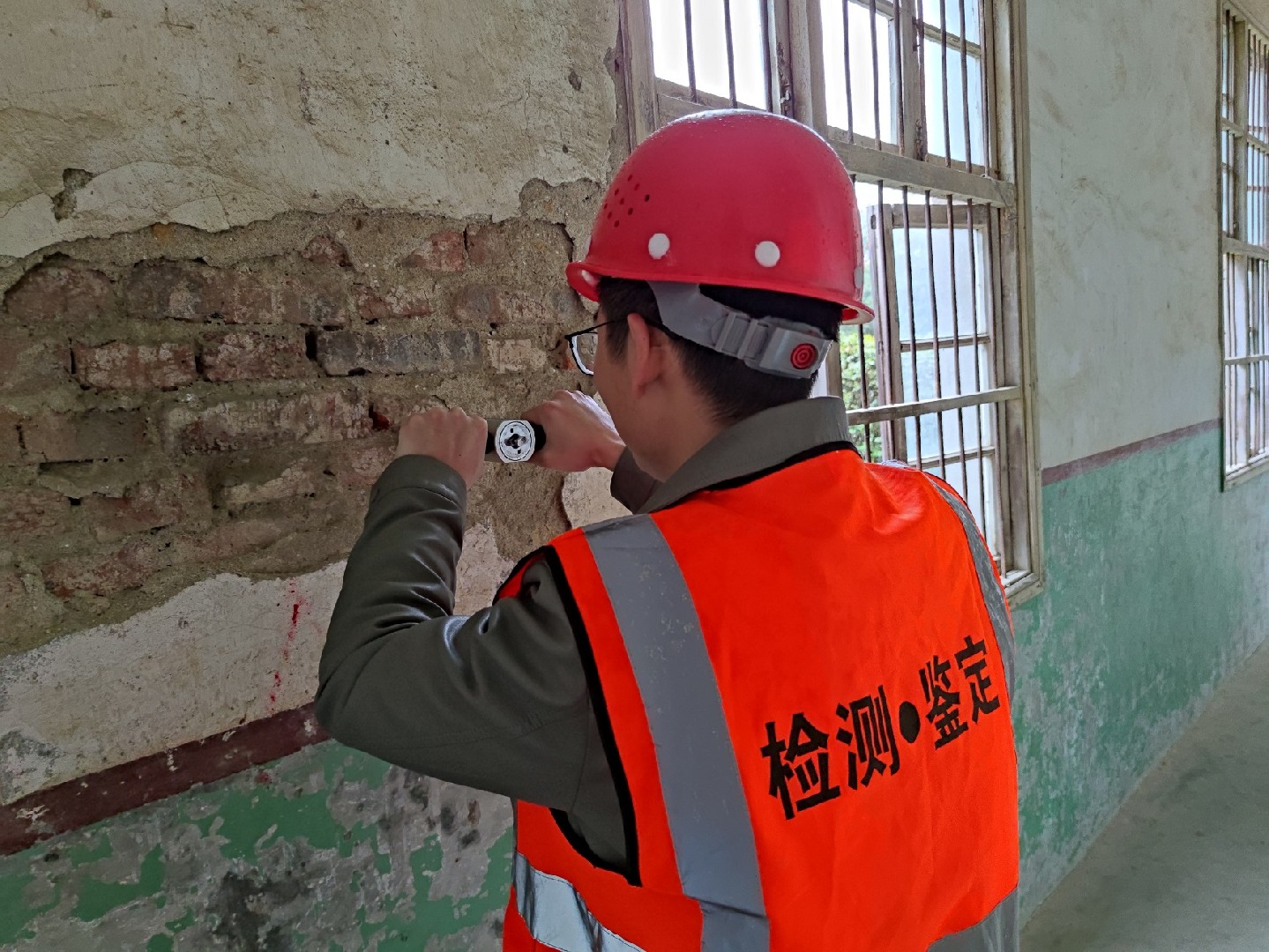 房屋安全检测是确保居住安全的重要环节，包括以下内容和方法